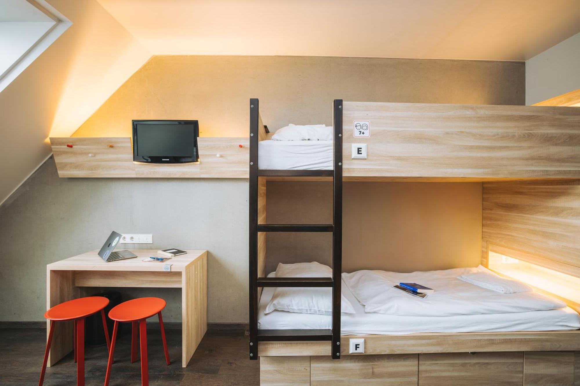 Bed 6-Bed Female Dormitory Room