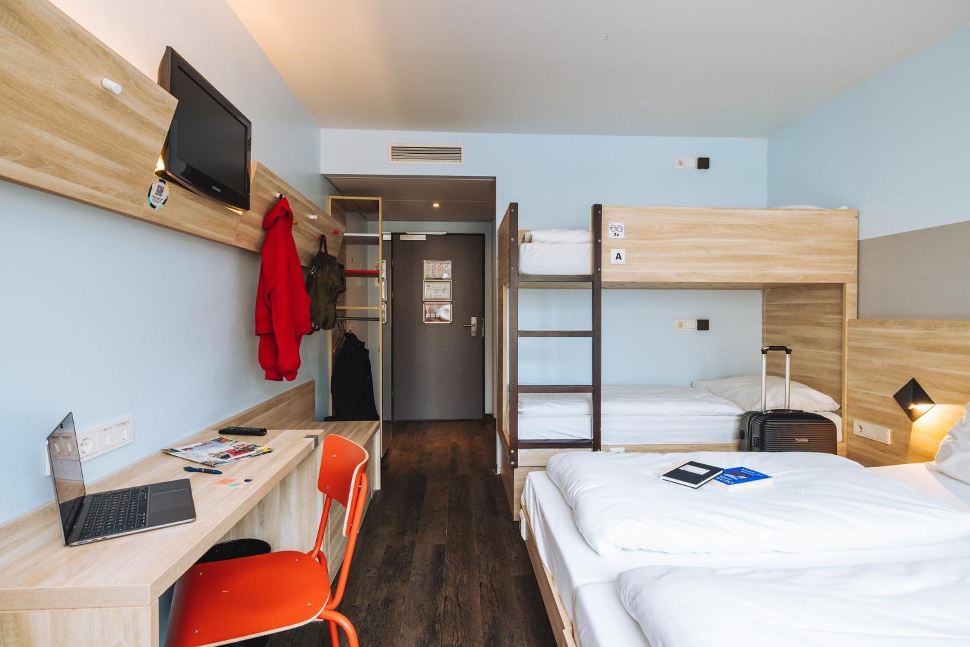 Bed 4-Bed Mixed Dormitory Room
